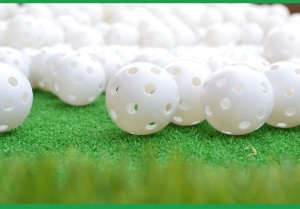 正品 室内专用高尔夫球 高尔夫练习球 塑料洞球 不会打坏物品